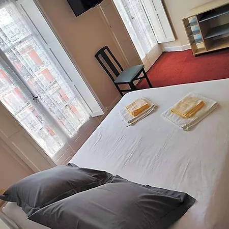 Du Rocher Hotel