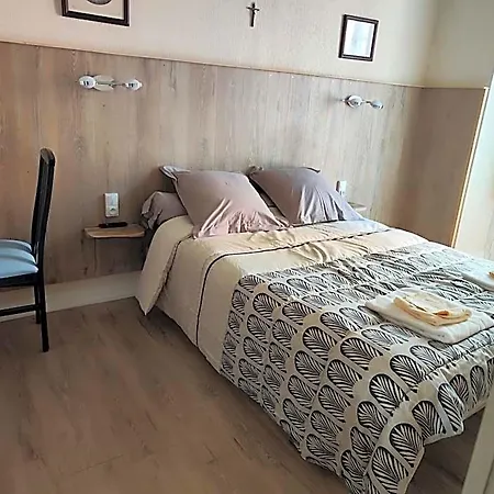 Hotel Du Rocher 2*