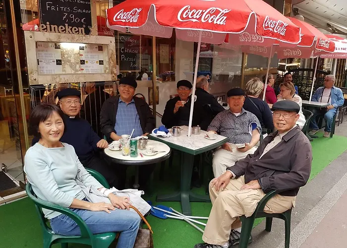 Отель Du Rocher 2*