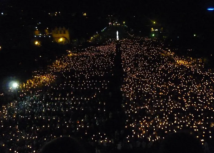 Du Rocher Отель
