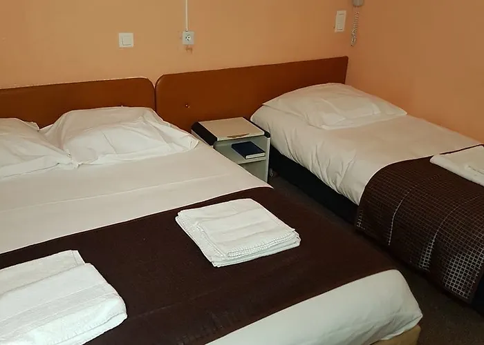 Du Rocher Отель 2*