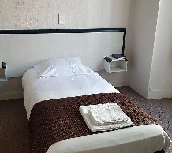 Отель Du Rocher 2*